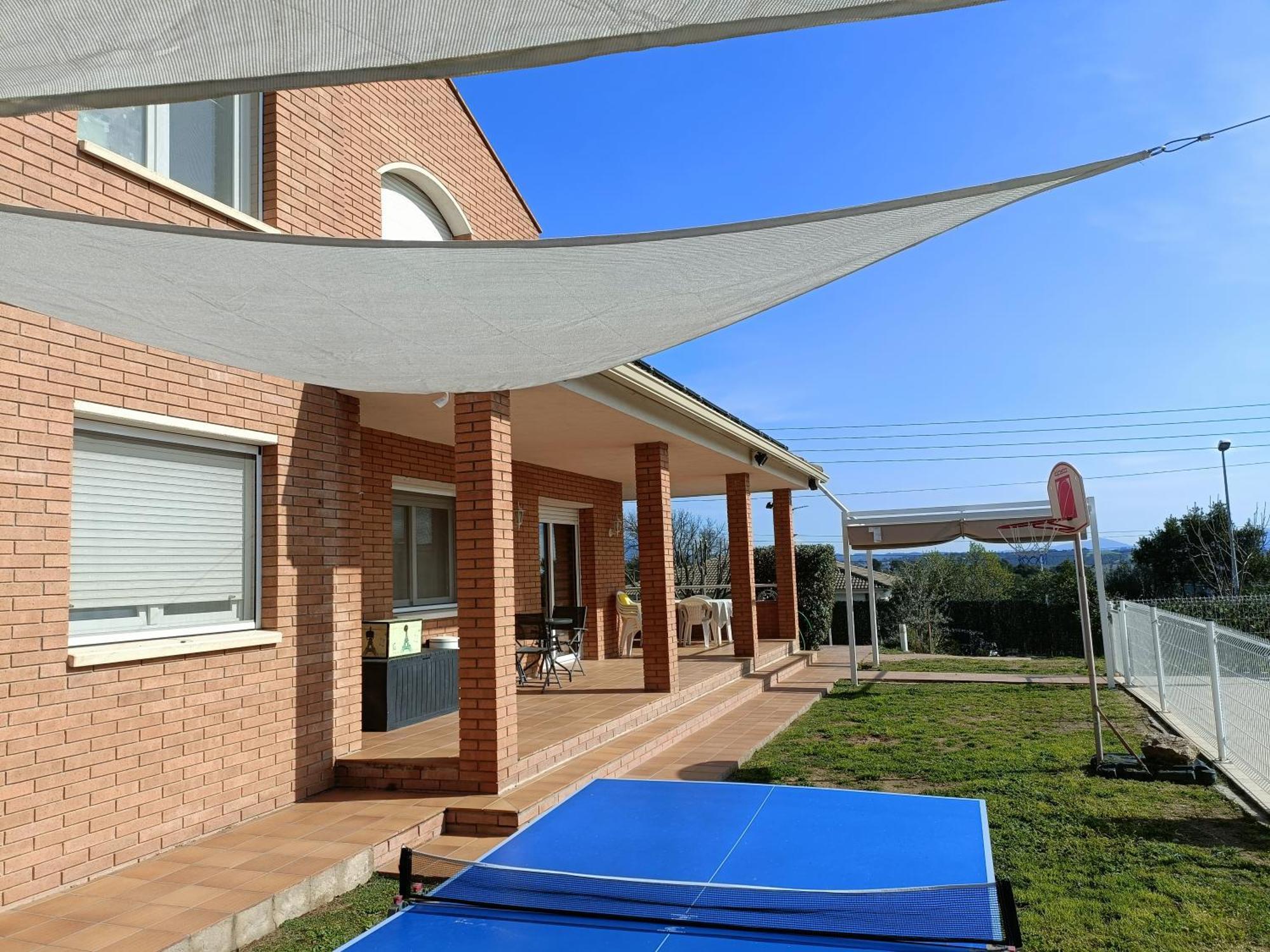 Villa Casa Con Jardin Y Piscina Privada. Santa Eulàlia de Ronçana Exterior foto