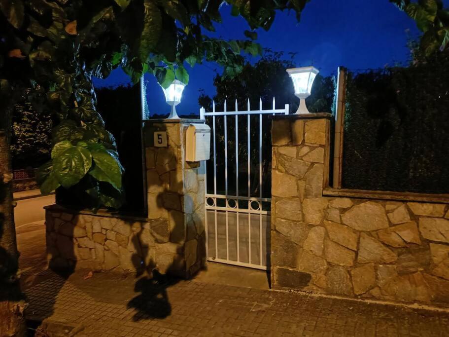 Villa Casa Con Jardin Y Piscina Privada. Santa Eulàlia de Ronçana Exterior foto