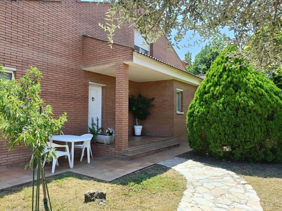 Villa Casa Con Jardin Y Piscina Privada. Santa Eulàlia de Ronçana Exterior foto