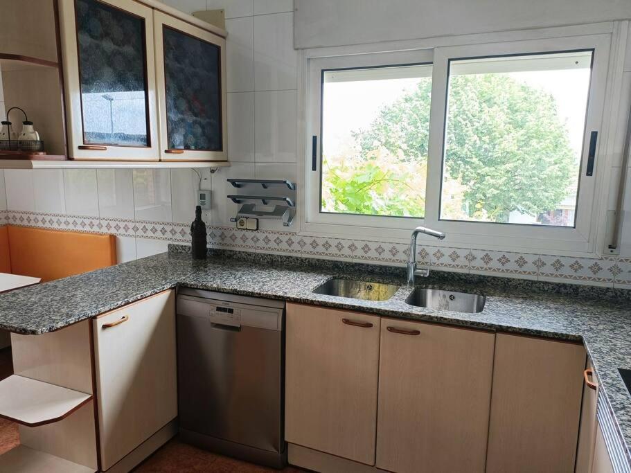 Villa Casa Con Jardin Y Piscina Privada. Santa Eulàlia de Ronçana Exterior foto