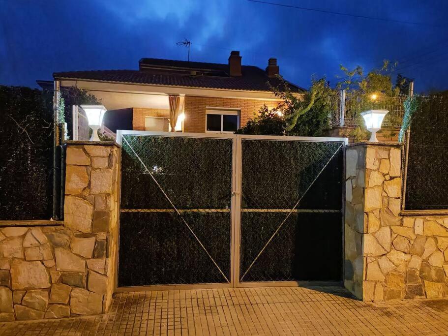 Villa Casa Con Jardin Y Piscina Privada. Santa Eulàlia de Ronçana Exterior foto