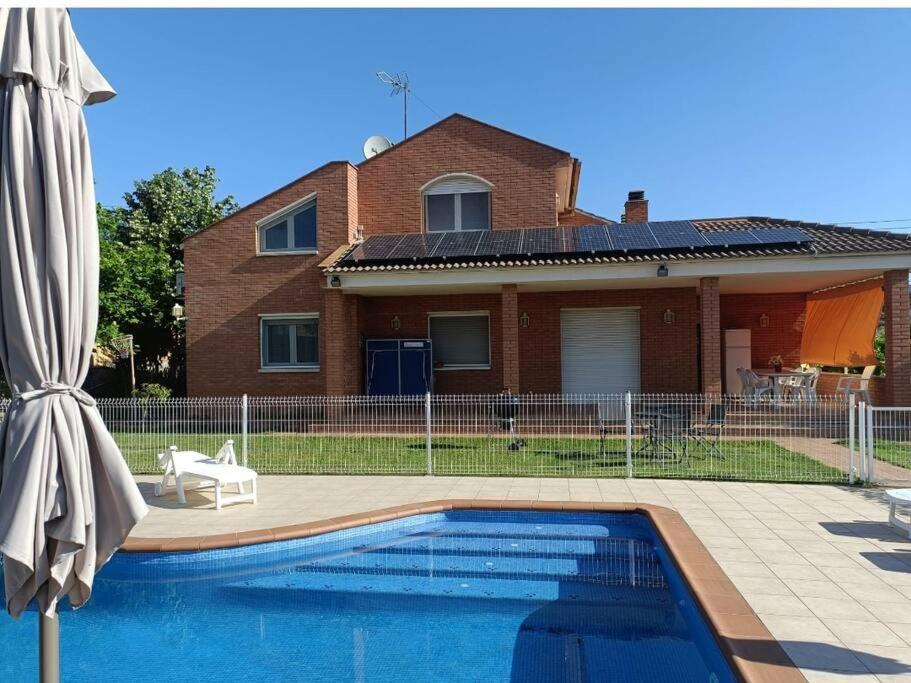 Villa Casa Con Jardin Y Piscina Privada. Santa Eulàlia de Ronçana Exterior foto